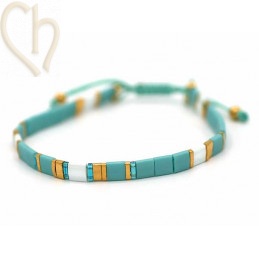 Kit armbandje met Miyuki quart + half + Tila met macramé sluiting aqua gold mat