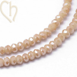 Ronde platte gefacetteerde glaskraal 3x2mm kleur Cream Opaque