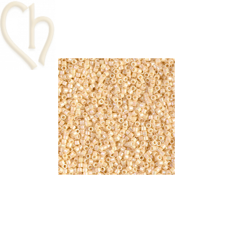 Miyuki Delica 11/0 Beads Opaque Cream AB - DB0157 | Boutique Charlotte