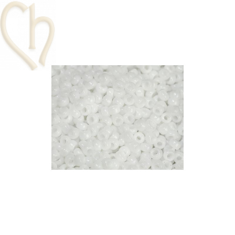 Roc. 15/0 10gr. White opal