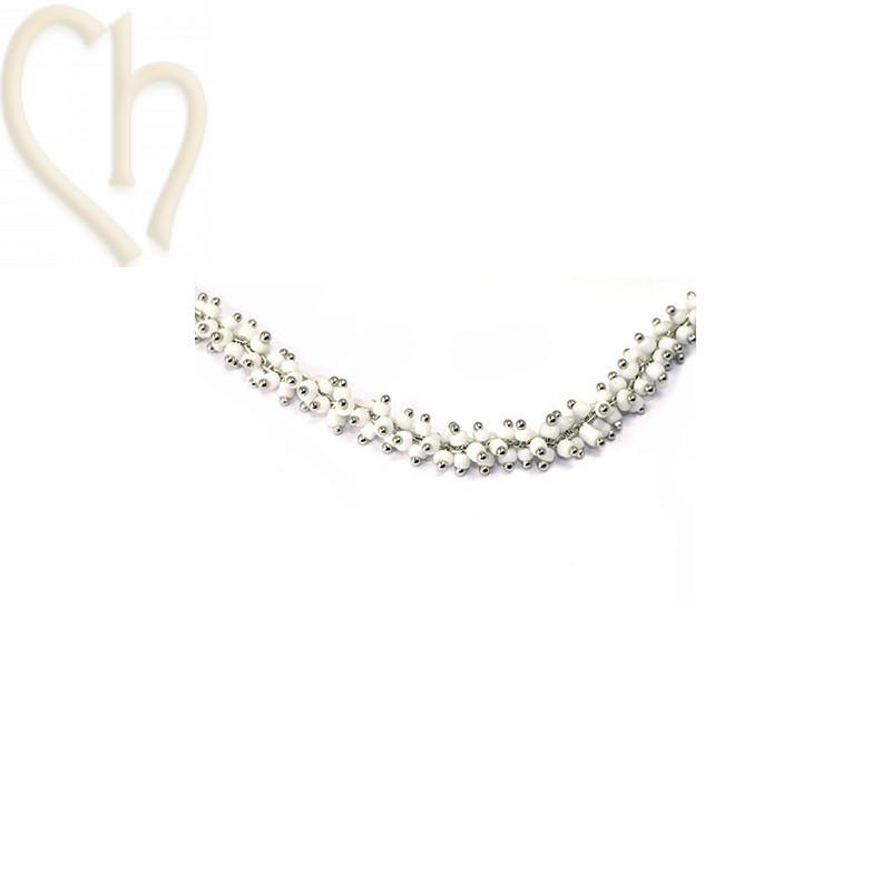 chain with seedbeads white