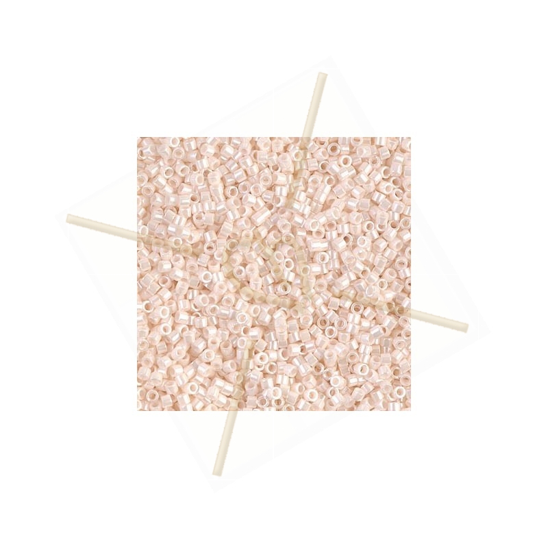 Delica 11/0 5gr. Opaque Bisque White ceylon
