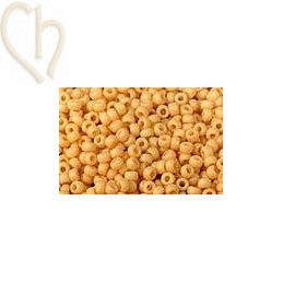 15/0 Light peach opaque