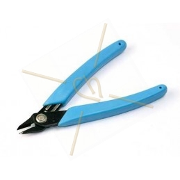 Cutting Plier with renforced cut.