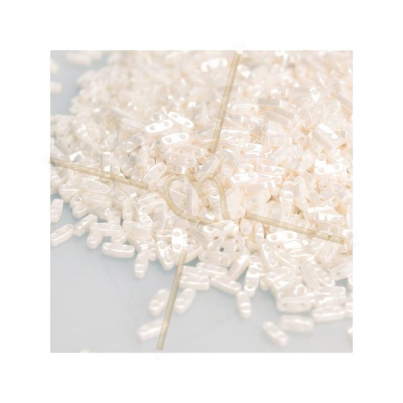 Miyuki Quarter Tila Ivoire Opaque Nacré 592